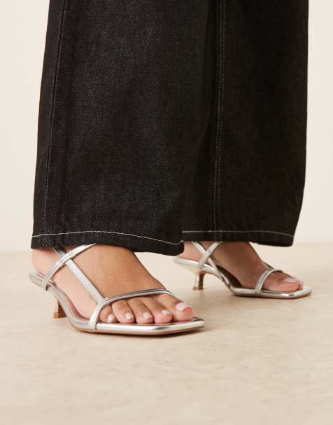 ASOS DESIGN – Hop – Silverfärgade, minimalistiska sandaler med taxklackar - view 1