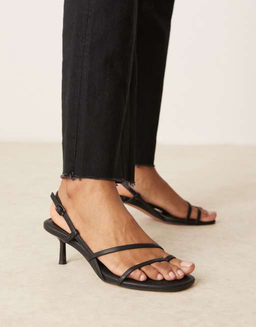 ASOS DESIGN – Hopscotch – Czarne minimalistyczne sandały na obcasach-kaczuszkach z paskiem za piętą