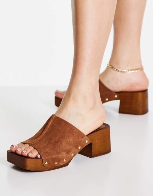 ASOS DESIGN - Hopscotch - Klompsandalen van premium suède met halfhoge hak in bruin , 2 van 4