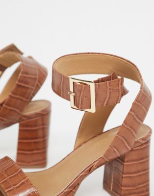 sandali color cuoio tacco largo