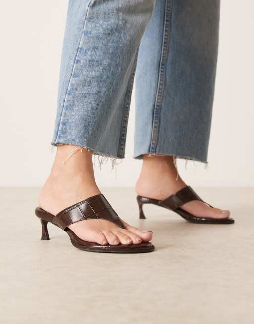 ASOS DESIGN - Horizon - Sandali infradito con punta spessa e tacchetti a spillo color cioccolato coccodrillo