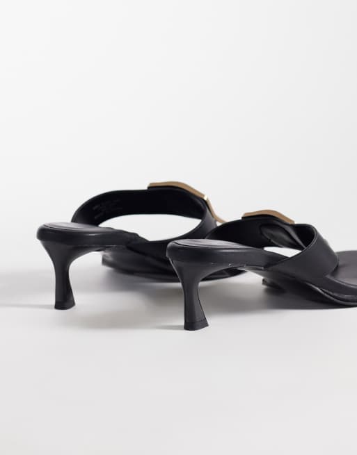 ASOS DESIGN - Horizon - Sorte sandaler med chunky tårem og kitten-hæl samt metaldetalje, 4 af 4