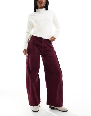 ASOS DESIGN - Horseshoe-Hose in Weinrot mit Laschendetail an der Taille