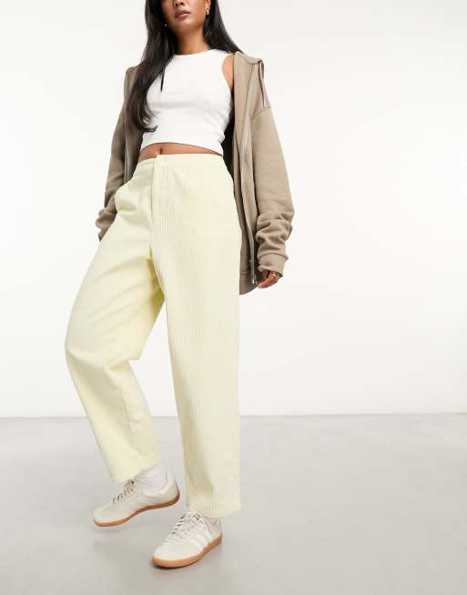 ASOS DESIGN – Hose aus Cord in Weiß mit abgerundetem Beinschnitt