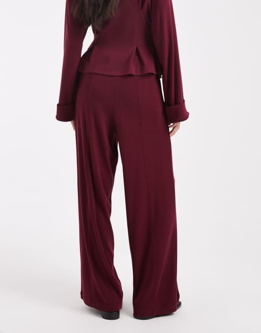 ASOS DESIGN – Hose aus Feinstrick mit weitem Bein in dunklem Kirschrot, 4 von 5