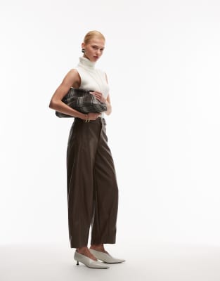 ASOS DESIGN - Hose aus Kunstleder in Mokka mit abgerundetem Beinschnitt und Ziernaht-Brown