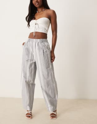 ASOS DESIGN - Hose aus Leinenimitat in gestreiftem Schwarz mit weitem Bein-Bunt