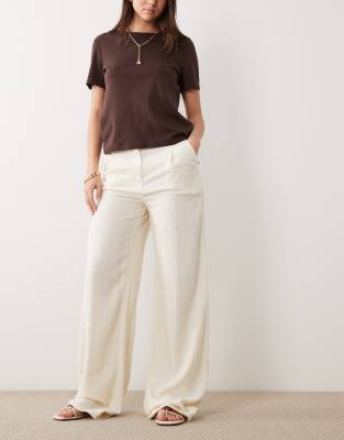 ASOS DESIGN - Hose aus Leinenmix in Cremeweiß mit weitem Bein und Bundfalten