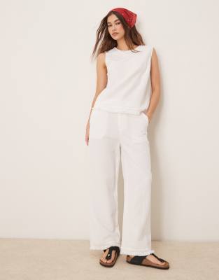 ASOS DESIGN - Hose aus Leinenmix in Weiß mit geradem Bein und Fransensaum, Kombiteil
