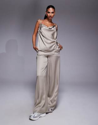 ASOS DESIGN - Hose aus Satin in Champagner, Kombiteil-Weiß