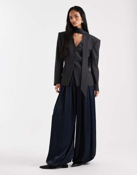 ASOS DESIGN – Hose aus Satin in Marineblau mit Ballonsaum - view 1