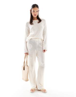 ASOS DESIGN - Hose aus Spitzen-Strick in Ecru mit weitem Bein und Muschelmotiven-Weiß