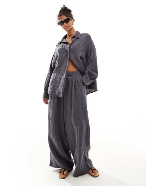 ASOS DESIGN – Hose aus strukturiertem Stoff in Anthrazit mit weitem Bein und Faltendetail, Kombiteil
