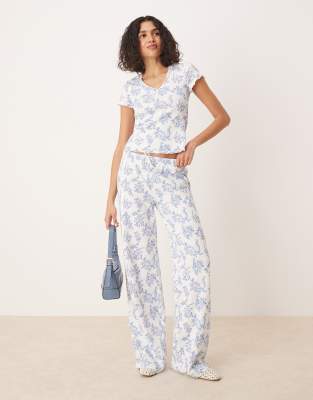 ASOS DESIGN - Hose in Blau mit Blumenmuster und Waffelstruktur, Kombiteil-Bunt
