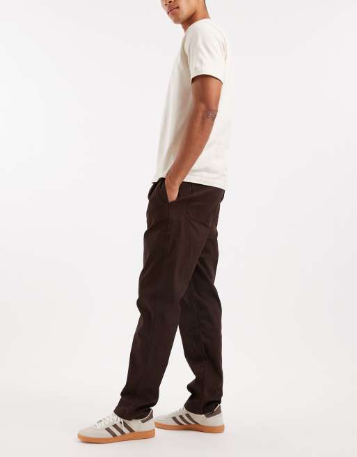 ASOS DESIGN – Hose in Braun mit geradem Schnitt, Bundfalten und seitlichen Abnähern, 3 von 5