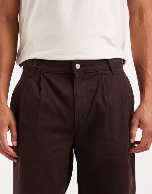 ASOS DESIGN – Hose in Braun mit geradem Schnitt, Bundfalten und seitlichen Abnähern, 4 von 5