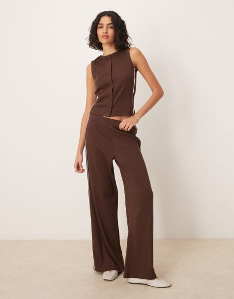 ASOS DESIGN – Hose in Braun mit sehr weitem Bein und farblich abgesetzter Paspelierung, Kombiteil - view 1