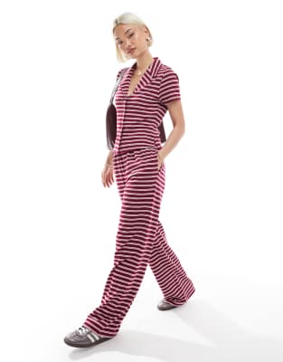 ASOS DESIGN - Hose in Burgunderrot mit weitem Bein, Kombiteil-Rosa