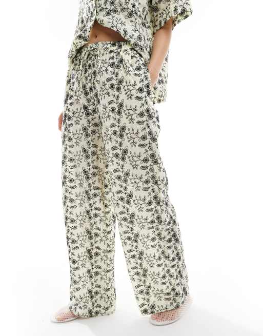 ASOS DESIGN – Hose in Gelb mit kontrastierender Lochstickerei, Kombiteil, 5 von 5