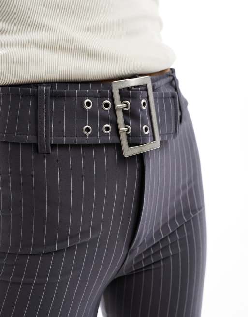ASOS DESIGN – Hose in Grau mit Nadelstreifen und Gürtel, 2 von 5