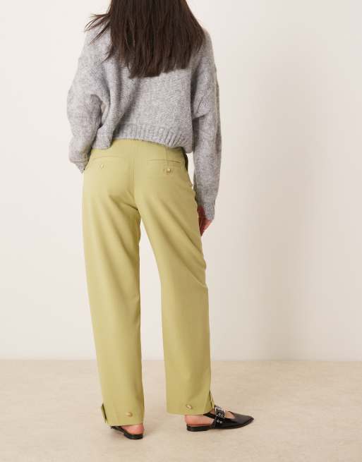 ASOS DESIGN – Hose in hellem Khaki mit Riegel am Saum und Leistentaschen