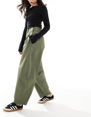 ASOS DESIGN - Hose in Khaki mit abgerundetem Beinschnitt und Reißverschluss-Grün