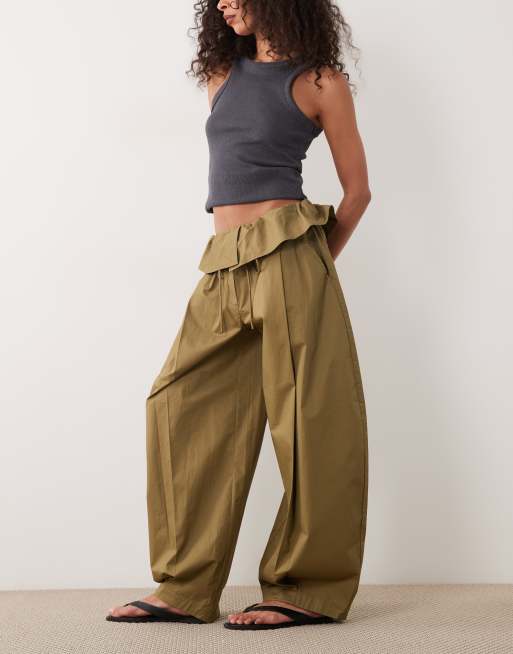 ASOS DESIGN – Hose in Khaki mit umgeschlagenem Bunddetail, 2 von 5