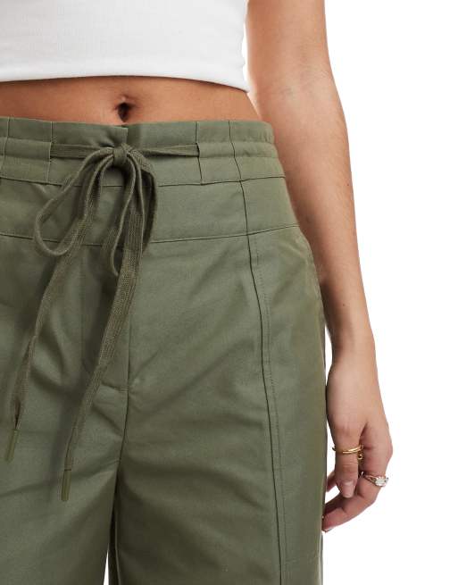 ASOS DESIGN – Hose in Khaki mit Ziernaht und abgerundetem Beinschnitt, 5 von 5