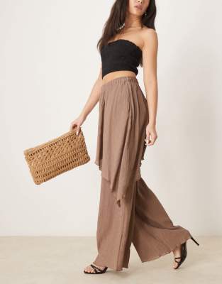 ASOS DESIGN - Hose in Mokka mit Wickeldetail und Knitterstruktur-Braun
