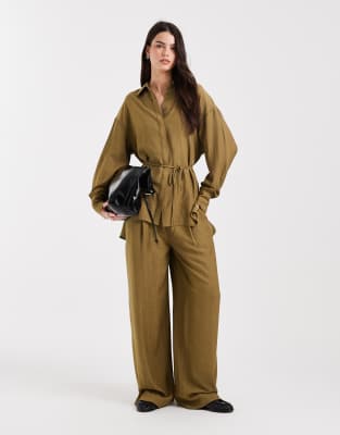 ASOS DESIGN - Hose in Olivgrün mit maskulinem Schnitt, Kombiteil