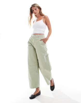 ASOS DESIGN - Hose in Pistazie mit bogenfömigem Beinschnitt und Saumstich, Kombiteil-Grün