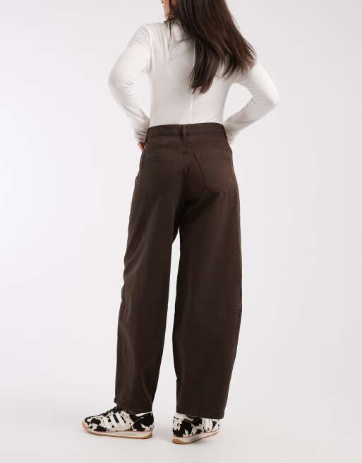 ASOS DESIGN – Hose in Schokobraun mit Papier-Haptik und abgerundetem Beinschnitt, 3 von 5