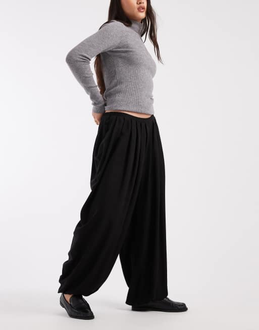 ASOS DESIGN – Hose in Schwarz mit Bundfalten und abgerundetem Beinschnitt, 2 von 5