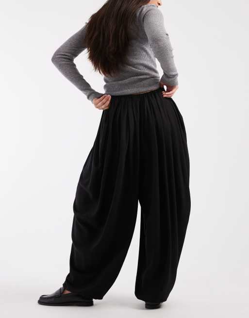 ASOS DESIGN – Hose in Schwarz mit Bundfalten und abgerundetem Beinschnitt, 3 von 5