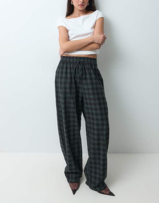 ASOS DESIGN Hose mit Barrel-Leg, elastischem Bund und Karomuster, 4 von 5