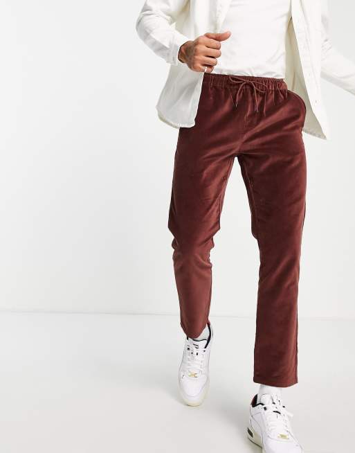 ASOS DESIGN – Hose mit schmalem Schnitt in Samt-Optik in Burgunderrot