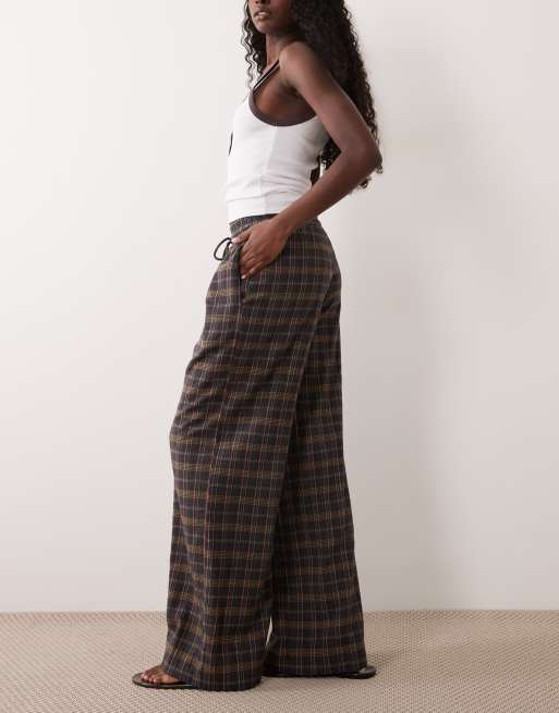 ASOS DESIGN Hose mit Waschung und Karomuster in Braun, 2 von 5