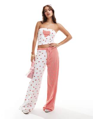 ASOS DESIGN - Hose mit weitem Schnitt und Erdbeermuster, Kombiteil-Bunt