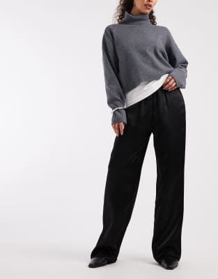 ASOS DESIGN - Hose zum Hineinschlüpfen aus Satin in Schwarz mit weitem Bein