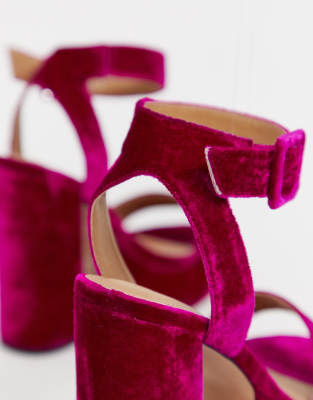 magenta heels uk