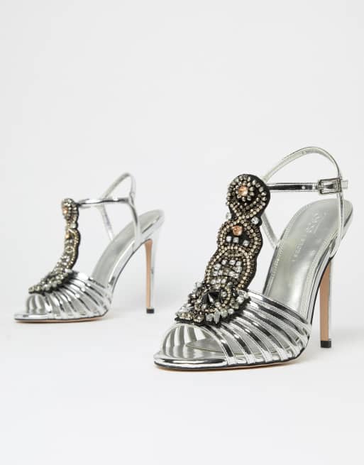 Download Udsmykning toppen af garderobe Desktop Wallpaper Free