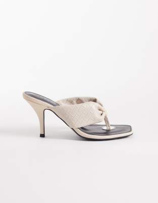  Hot-stuff plaited toe thong heeled sandals in off white