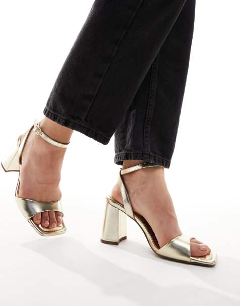 ASOS DESIGN – Hotel – Guldiga sandaler i barely there-design med blockklackar och bred passform - view 1