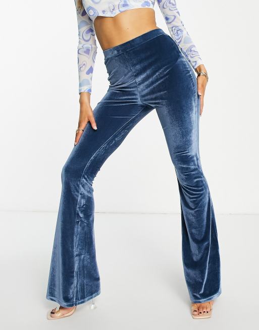 ASOS DESIGN Hourglass – Ausgestellte Anzughose aus Samt in Blau
