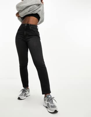 Thumbnail - ASOS DESIGN Hourglass - Bequeme Jeans in schwarzer Waschung mit schmalem Schnitt
