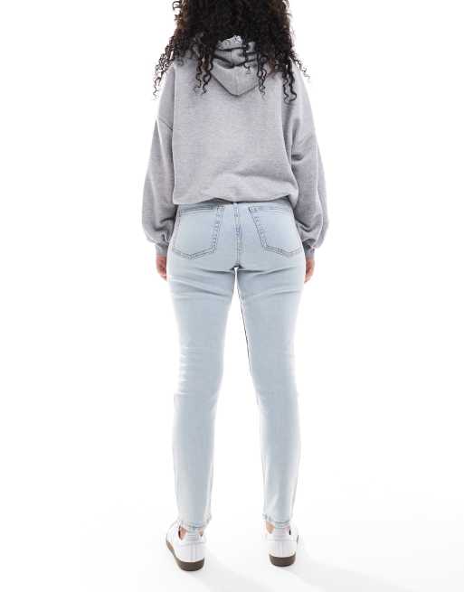 ASOS DESIGN Hourglass – Bequeme Mom-Jeans in Hellblau mit schmalem Schnitt, 2 von 5