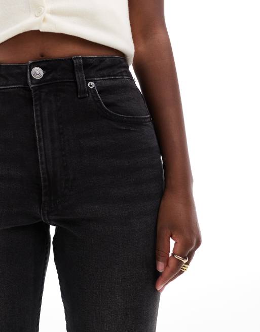 ASOS DESIGN Hourglass – Bequeme Mom-Jeans in schwarzer Waschung mit schmalem Schnitt, 3 von 5