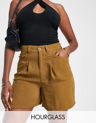 ASOS DESIGN Hourglass - Drapierte Dad-Shorts in Zimtbraun-Neutral