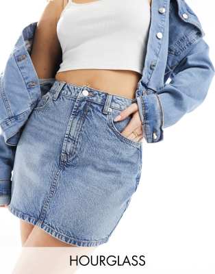 ASOS DESIGN Hourglass - Mini-Jeansrock in verwaschenem Mittelblau mit hohem Bund