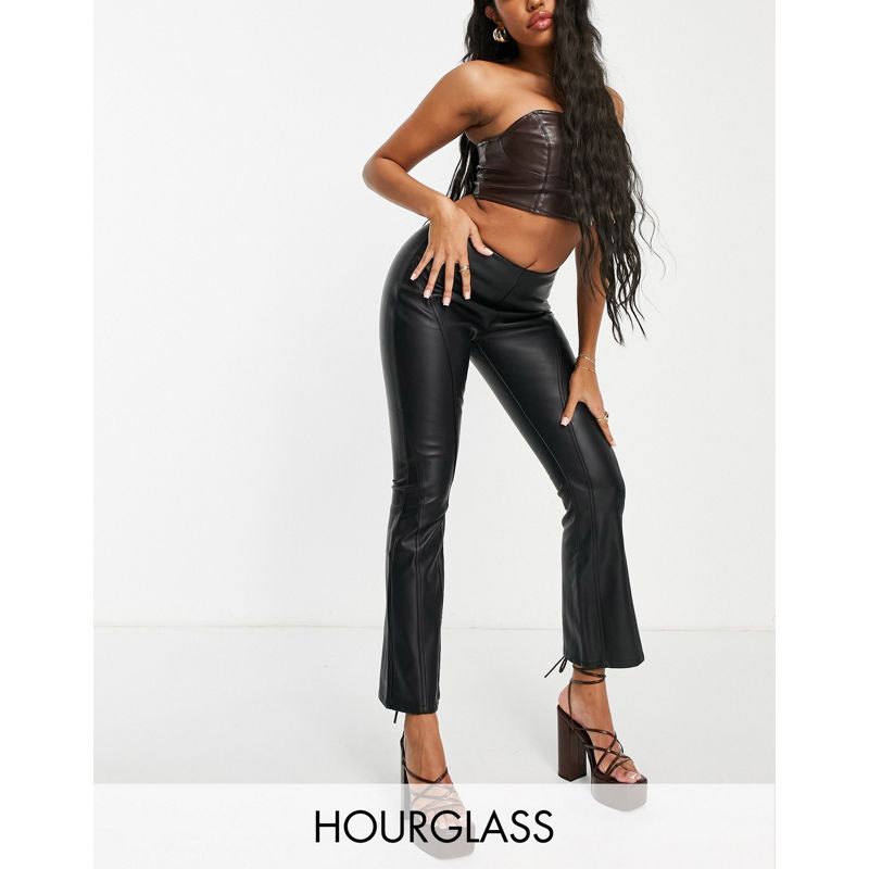 Donna Pantaloni e leggings DESIGN Hourglass - Pantaloni a zampa in pelle sintetica nera a vita bassa con cuciture 